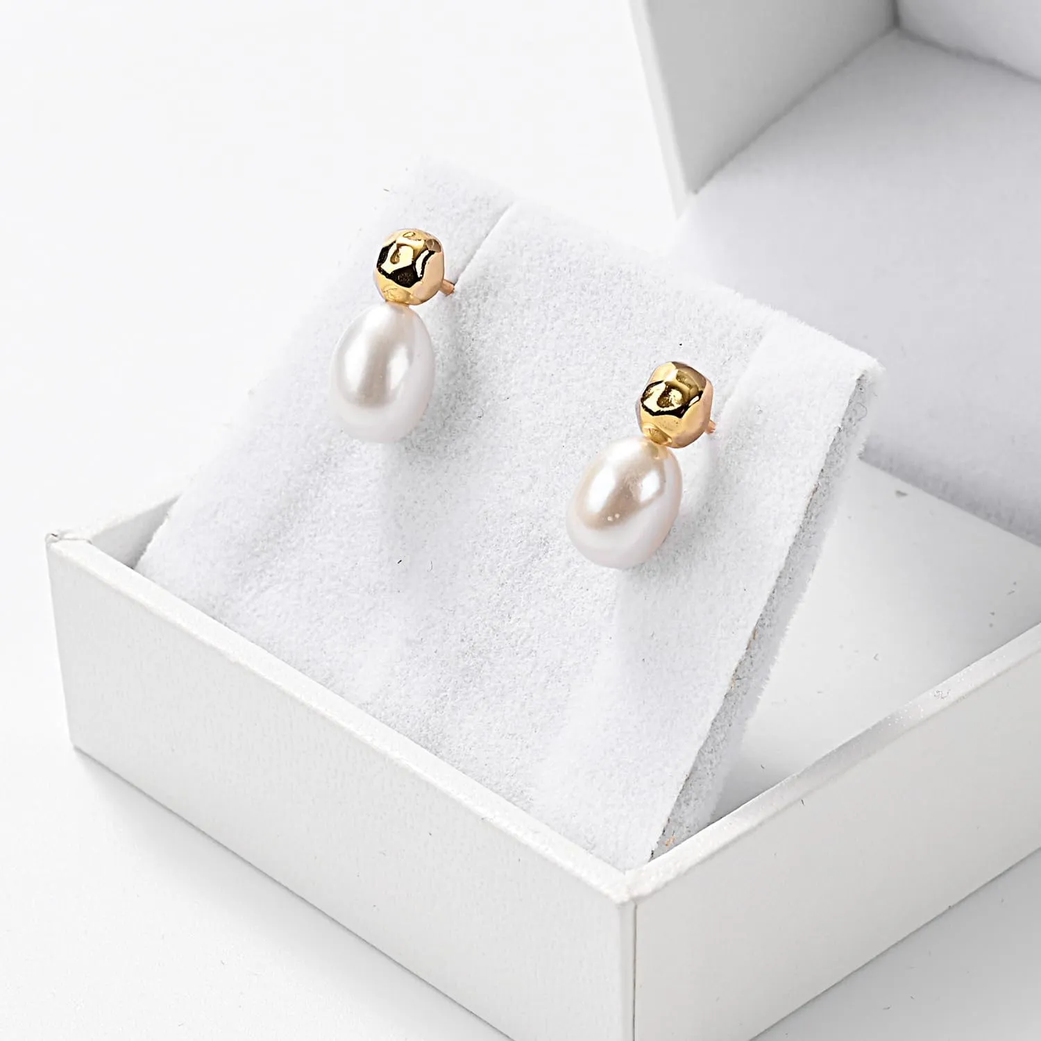 - Small Velvet Jewelry Showcase (White) Premium Earring Box - Jewelry Gift Box, Case, and Display for ease Earrings 