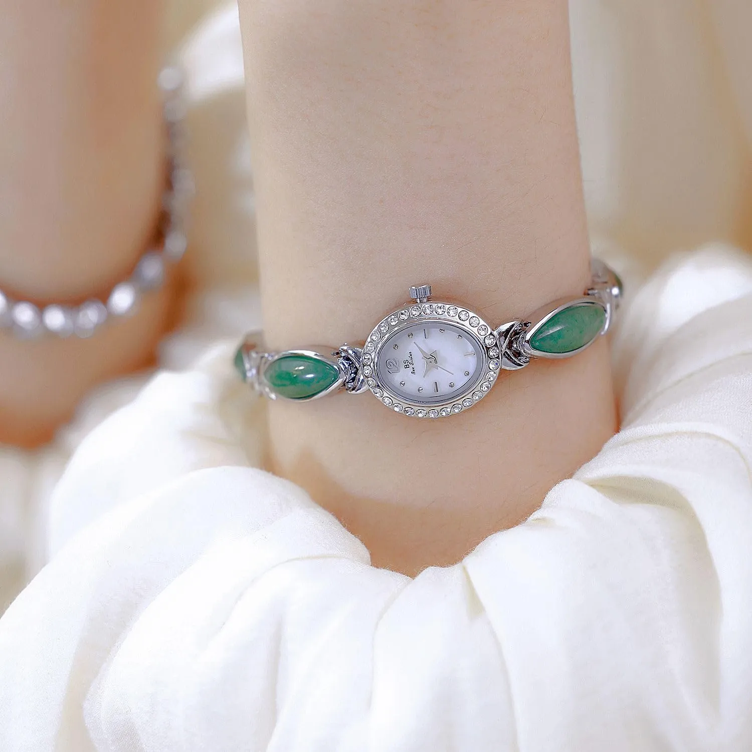 Bracelet Watch Minimalist Design with Stainless Steel Band FANMIS Vintage Updated Golden Wristwatch Women Bangle-Style Dress awkward Diamond Oval Watch Ladies Elegant Jade 