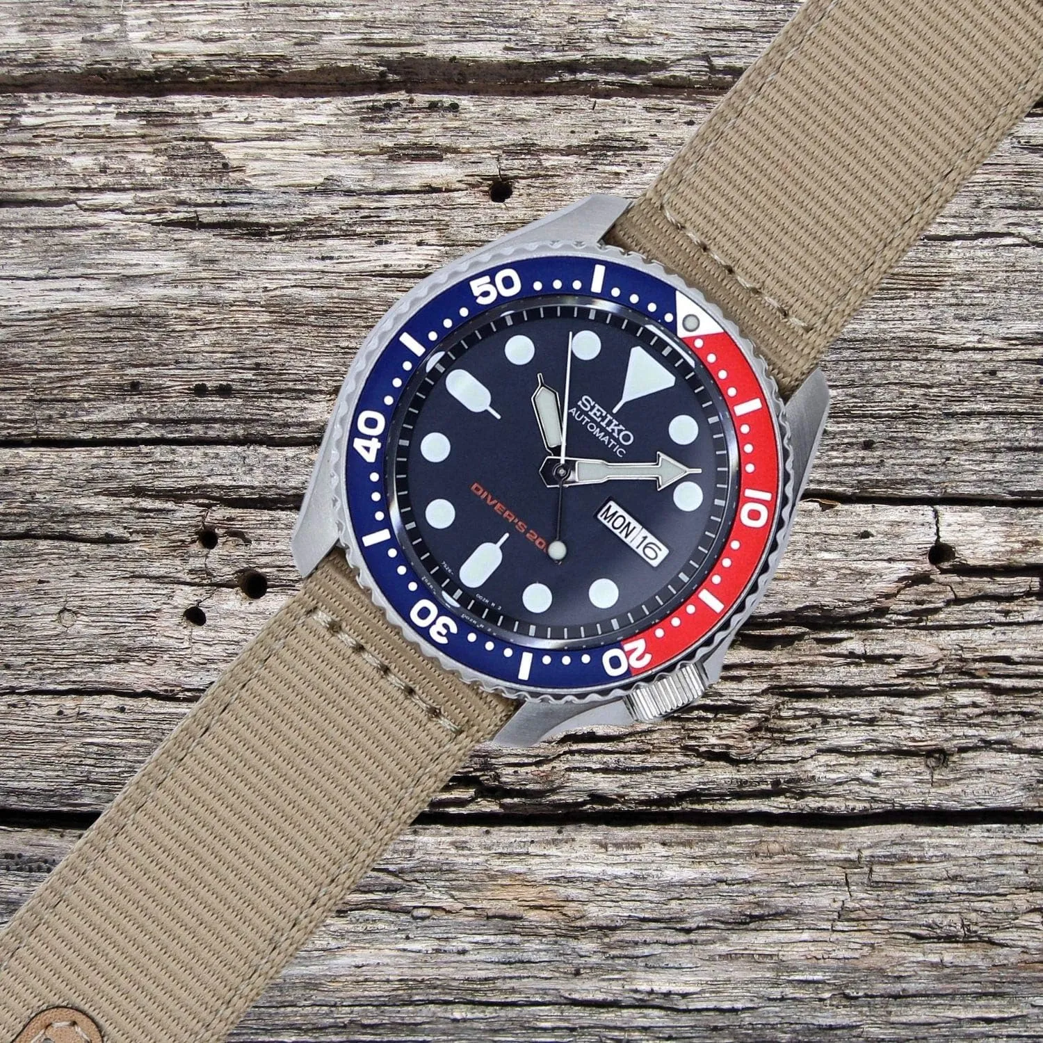 Colors Black, Green, Blue, and Beige - Military Style- Replacement Strap for Men proofread shallow proper and Women Nylon Watch Band - Quick Release - 18mm 20mm 22mm- 