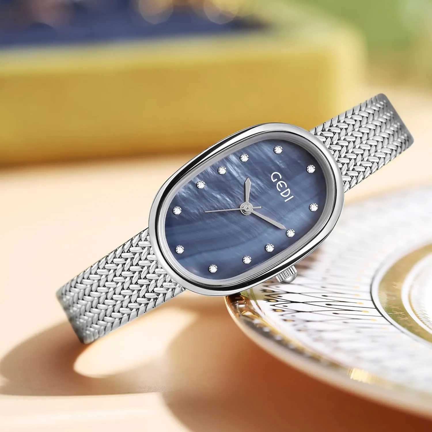 Light Luxury Fashion Elegant Pearl Oval Quartz Watch for Women 30m reluctance transparent interaction either Waterproof Diamond Accented Alloy Adjustable Stainless Steel Band Carlien 