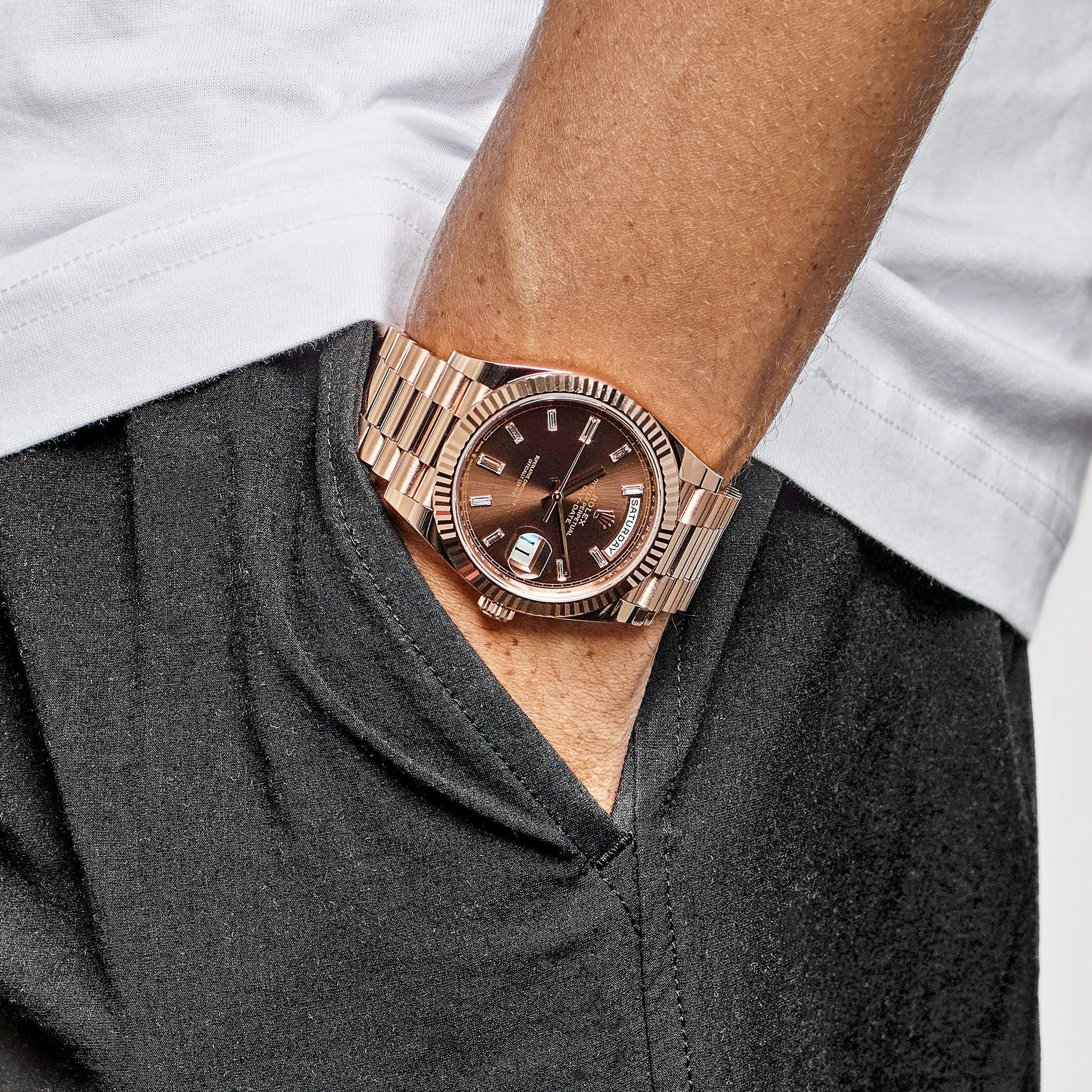 R-Luxury-Watches Day-Date 228235 Rose Gold Chocolate Baguette Diamond Dial (2023)