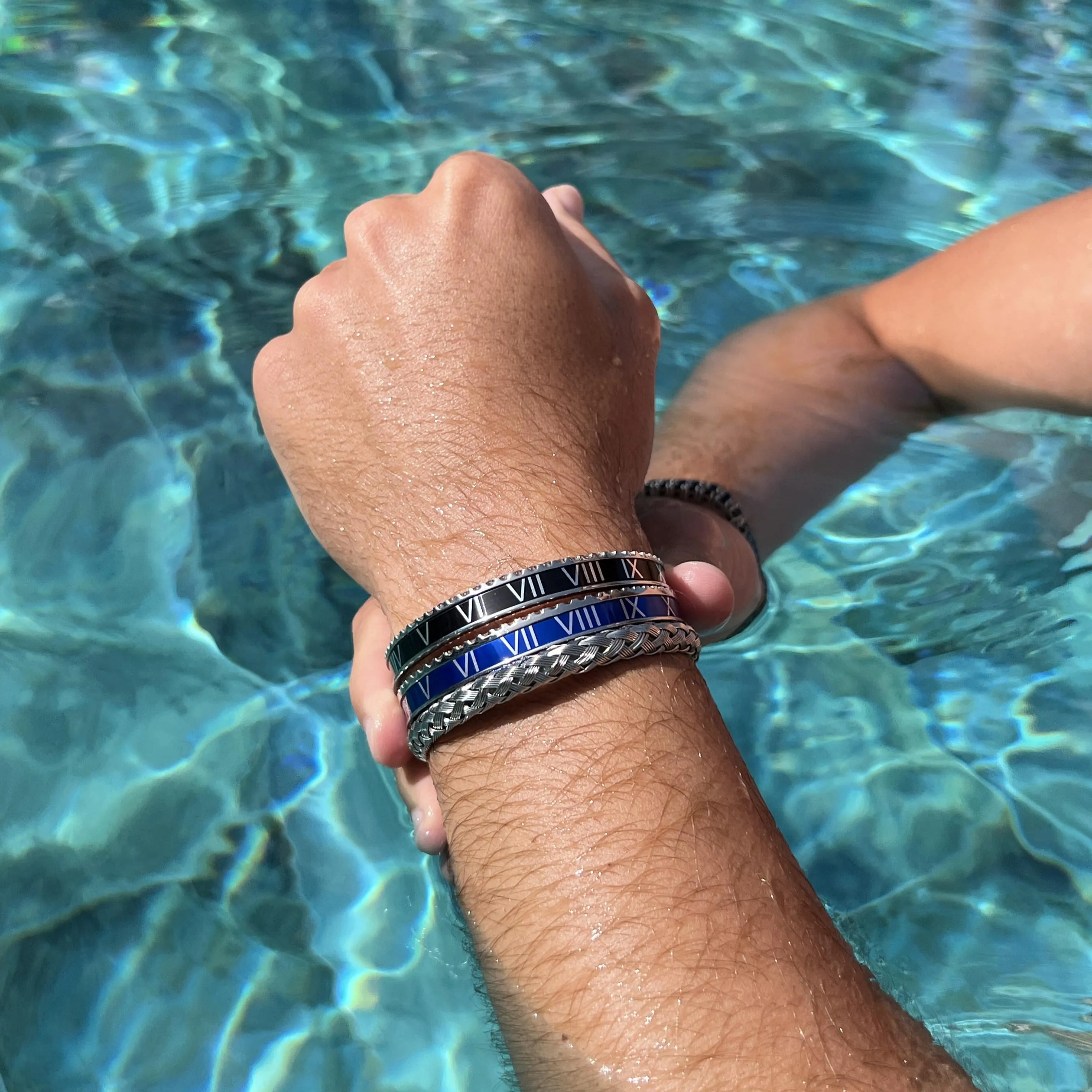 Roman Speed bracelet black silver bezel style